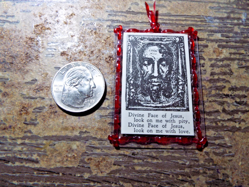 VINTAGE VERONICA VEIL HOLY CATHOLIC RELIC