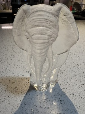 Mats Jonasson Crystal Elephant #3139-Artist Signed Sweden Art Glass