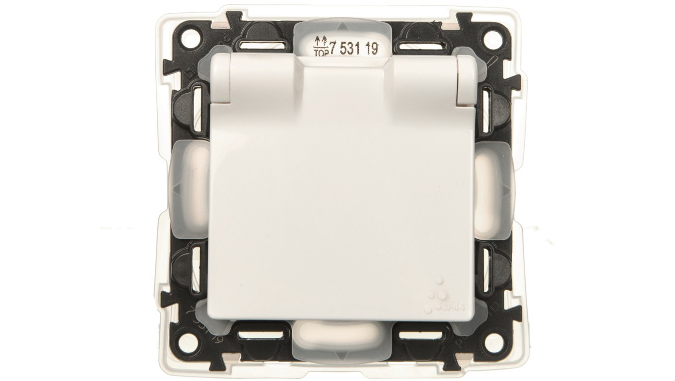 Single socket with/u 2P + Z Schuko IP44 with Valena Life 753119