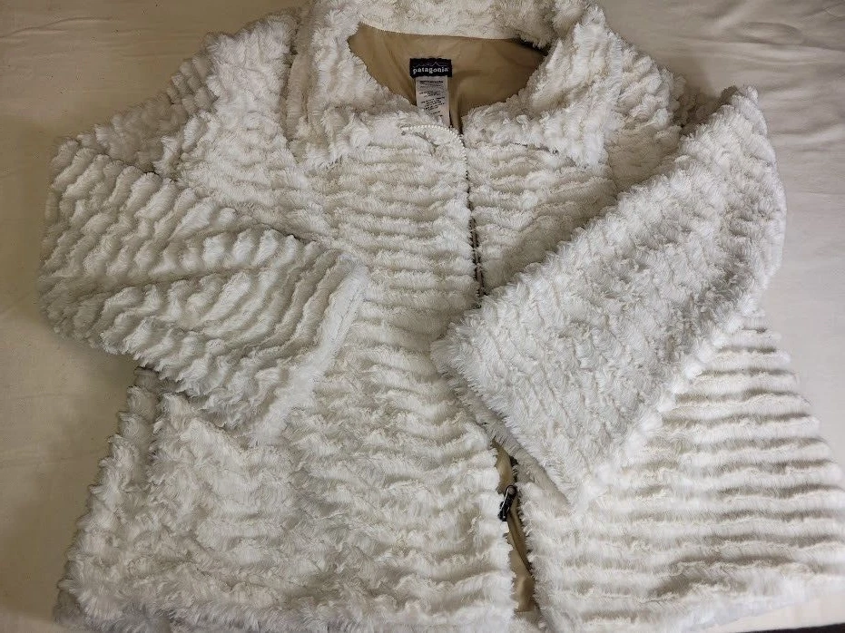 Chaqueta pelaje para mujer Patagonia piel sintética crema marfil blanco talla pequeña difusa Foto 2 de 4