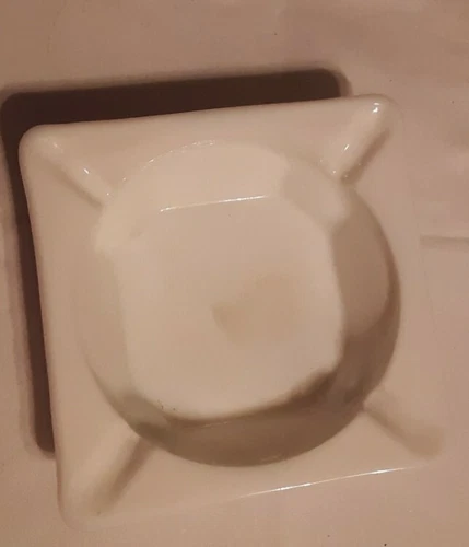 Vtg Westmoreland Milkglass Ash Tray With Grape Pattern