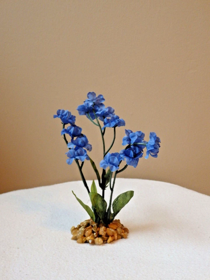 5,5 pulgadas. Royal AZUL Suave Seda Aliento Bebé Pequeña FLOR PLANTA, Base Piedra, Dorado Foto 4 de 4