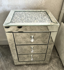 Image of 1 x 3 Drawer Crushed Diamond Mirrored Bedside cheest of drawers
