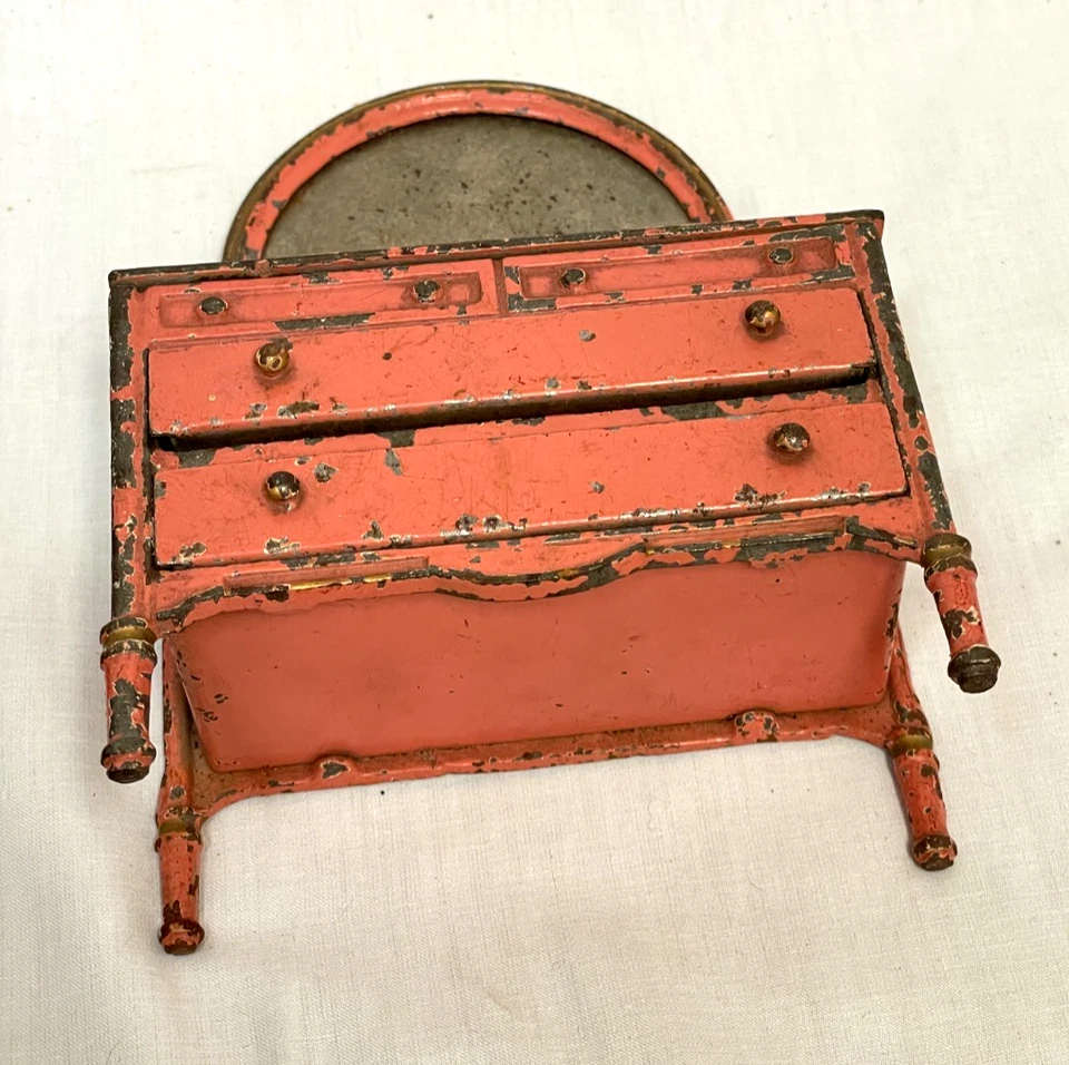 Antiguo juego de cama de muebles de hierro fundido arcade para casa de muñecas 1920-46 Foto 4 de 4