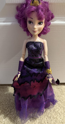 Disney Descendants 2 Mal Isle of the Lost Royal Yacht Ball Doll w Gown Tiara