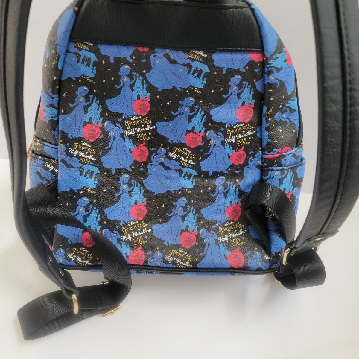 Disney Loungefly Snow White Run Disney Backpack RARE 2018  display picture 3