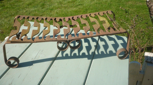 VINTAGE METAL Rustic Pot Plant Stand Garden Trivet