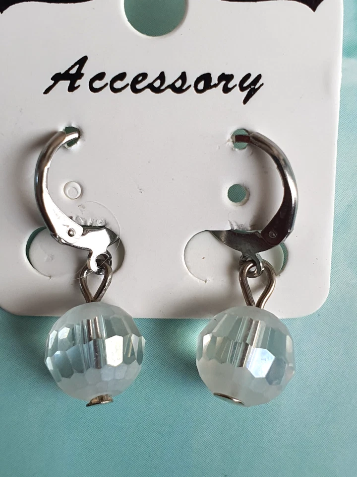 Huggie, Creolen mit Perlenanhänger, Handarbeit, jedes Paar ein Unikat - Bild 2 von 4