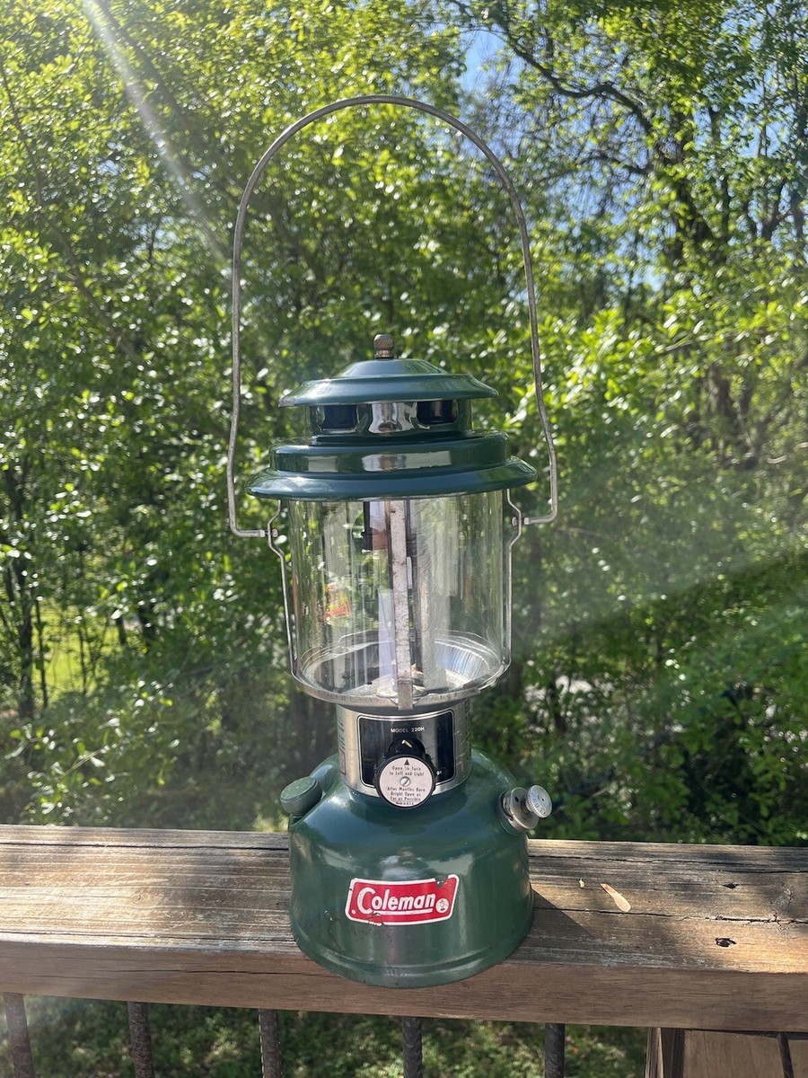 Coleman Lantern 1974 Model 220 H Double Mantle Camping Lamp Coleman Lantern 1974 Model 220 H Double Mantle Camping Lamp