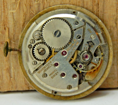 Vintage Benrus DN21 17 jewel men's wrist watch movement with dial hands & crown