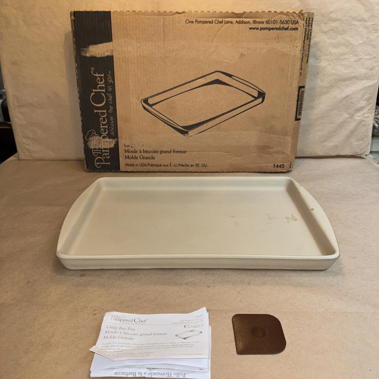NOS Pampered Chef 1445 Large Bar Pan 11x17 Stoneware IOB Scraper. F3
Opens in a new window or tab