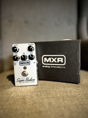 MXR Super Badass Distortion Verzerrer Pedal analog für E- & Bassgitarre