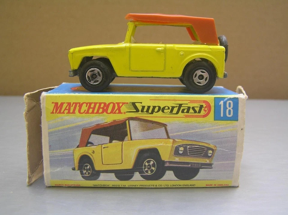 Matchbox Superfast MB18 Field Car Near Mint with Clean but damaged Box - Image 3 of 4