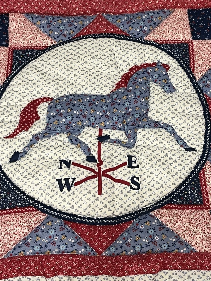 Almohada Cranston acolchada de colección veleta cuadrada caballo y borde de ojales de 3 yardas Foto 2 de 4