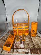 Veuve Clicquot “picnic” basket + 2 Trendy flutes glasses + 1 apron
