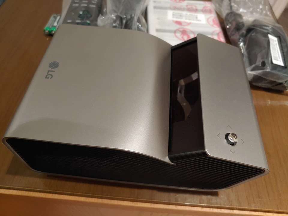 LG MiniBeam US PH450UG Ultra Short Throw Projector - Image 2 of 4