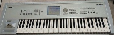 KORG TRITON 61-Key Music Workstation Synthesizer Sampler w/ Case Manuals Tested