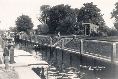 rs2132 - In use, Penton Hook Lock, a Ferry Terminal in Staines - photo 6x4