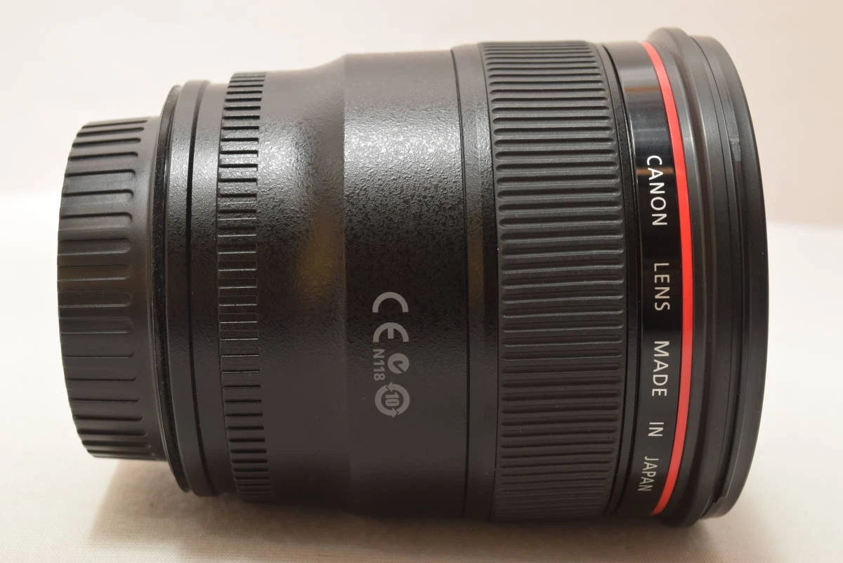 Canon single focus wide-angle lens EF24mm F1.4L II USM full size