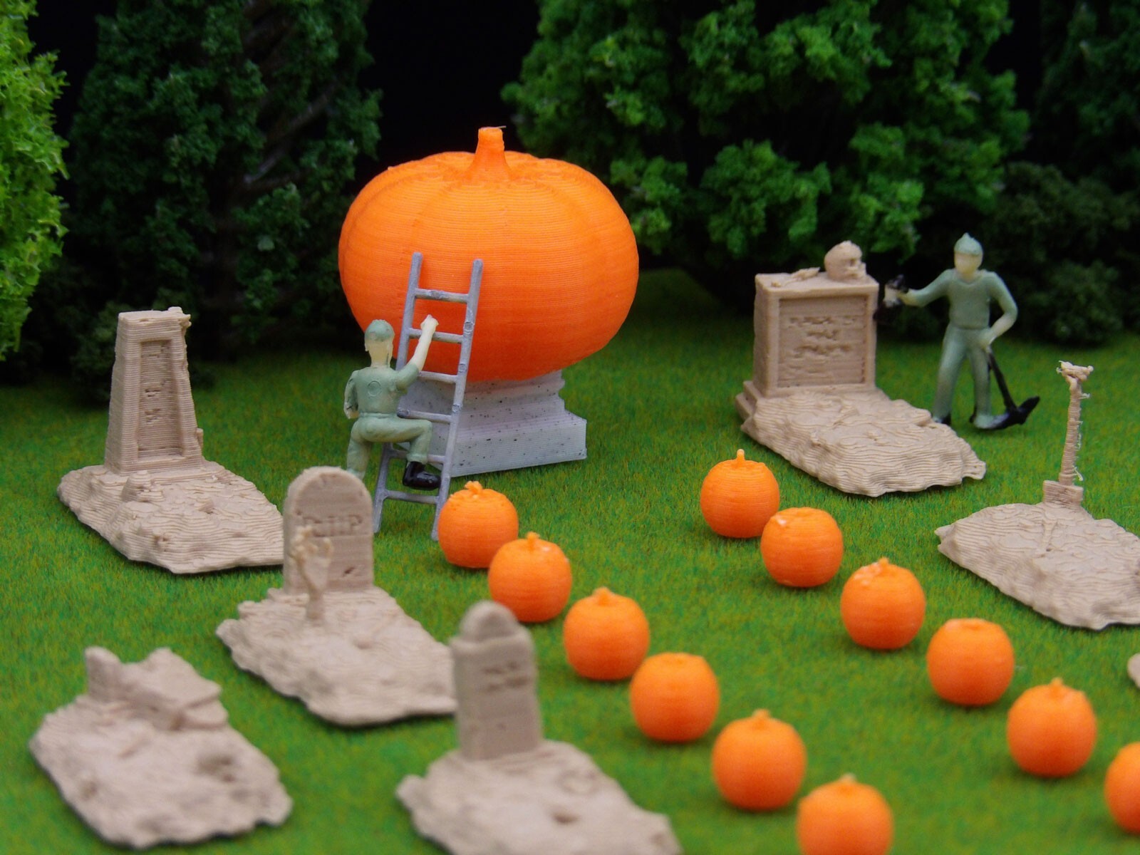 21 pc HO Scale 3D Model Railroad HalloweenTown, Halloween Town pieces