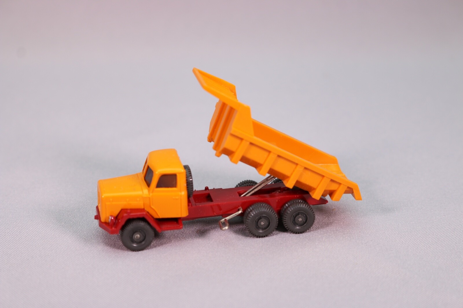 ZH468 WIKING Magirus Dump Truck HCM Model with 85mm Detailed Length Scale