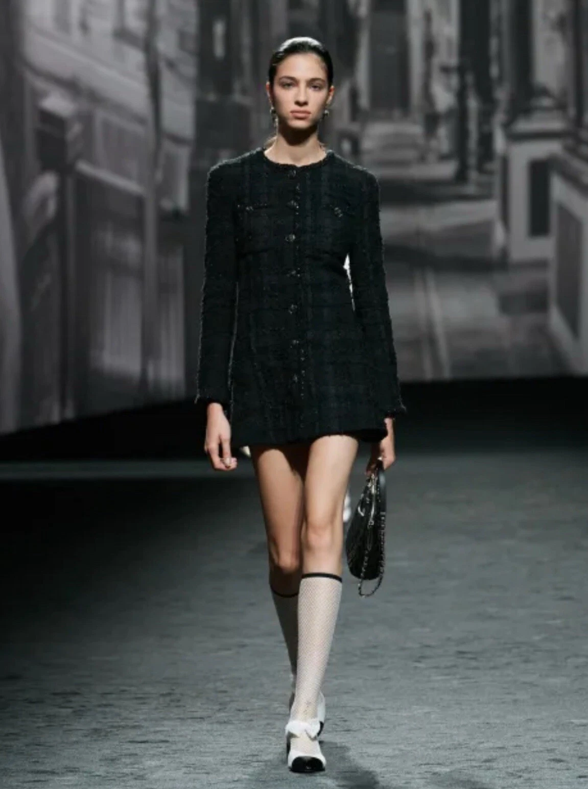 Abito giacca passerella nero Chanel tweed 2023