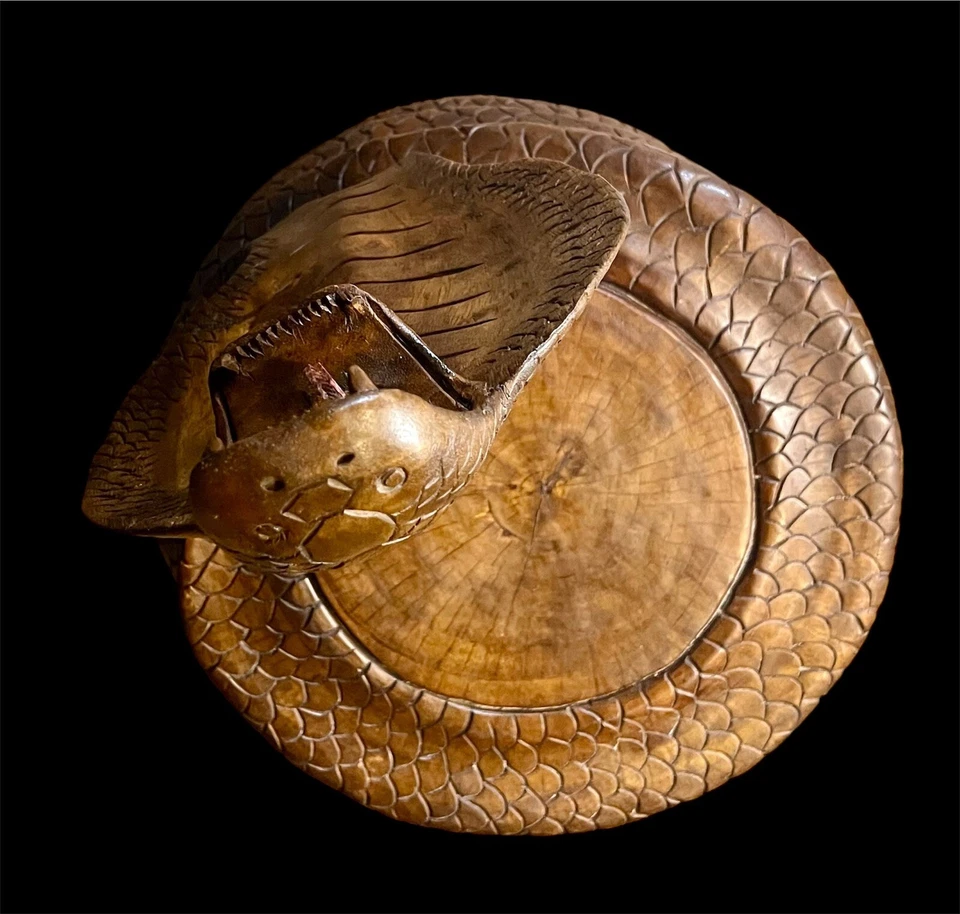 Antigua silla serpiente cobra tallada a mano Foto 2 de 4