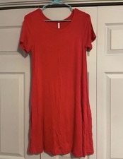 Red Solid Knee Length Dress, Short Sleeves, Round Neck, Women’s Regular Size L