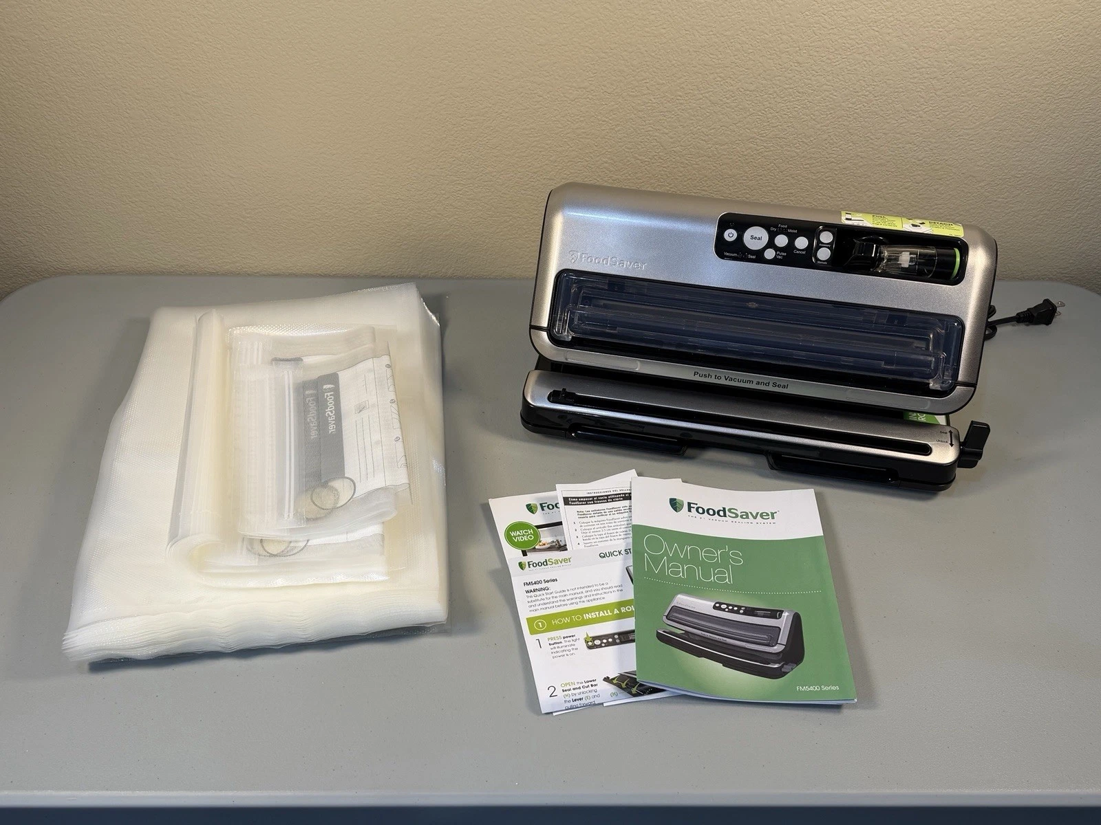 FoodSaver Vacuum Bag Sealer Model FM5480 Excellent (75 Bags Included)