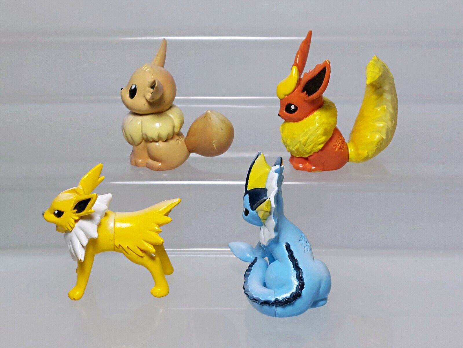 Bonecos Evolução Eevee Flareon Jolteon Vaporeon Pokémon