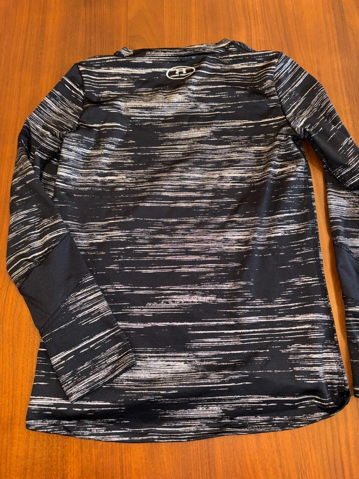 Camisa Under Armour Niñas Mediana Negra Plata Metalizada Ajustada Coldgear Foto 3 de 3