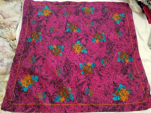 Womens Silky Soft Scarf Purple Burgundy Red Floral 30"x30" - 第 1/7 張圖片