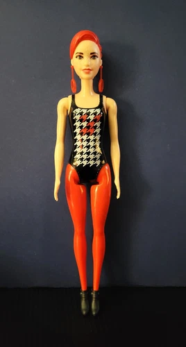 Barbie Color Reveal Traje de Baño Muñeca Pelo Rojo