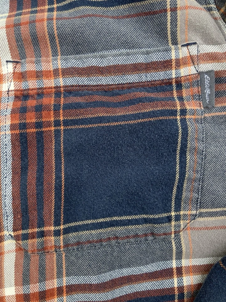 Franela para hombre Eddie Bauer multicolor oscuro 100 % algodón talla mediana Foto 3 de 4