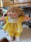 VTG Cabbage Patch Kids Doll Girl-Wheat Poodle Pony Tail Hair,Green Eyes & Outfit