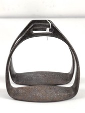 Coppia staffe, età e origine sconosciute.