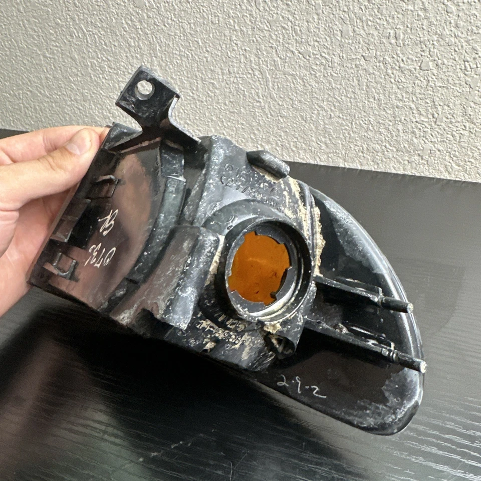 1992 - 95 Honda Civic 4 Door Passenger Side Corner Lens OEM - Image 4 of 4