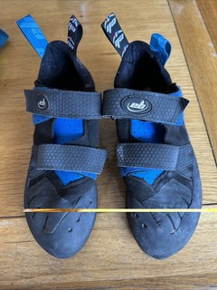 EB Climbing Shoes Size 40 (kids)