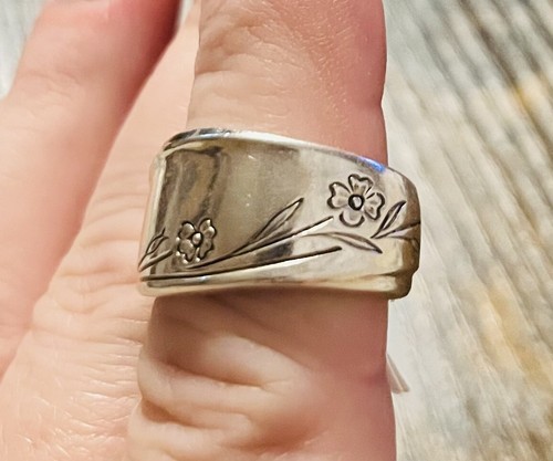 Vintage Upcycled Silver Spoon Ring Approximate Size 7.5 Floral - Picture 2 of 4