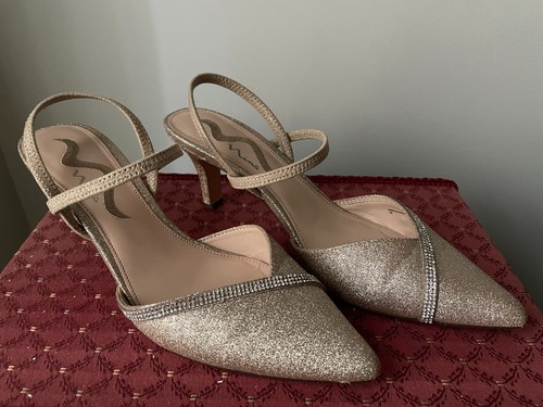 Nina "Beckie" Special Occasion Shoes Size 9 (Gold)