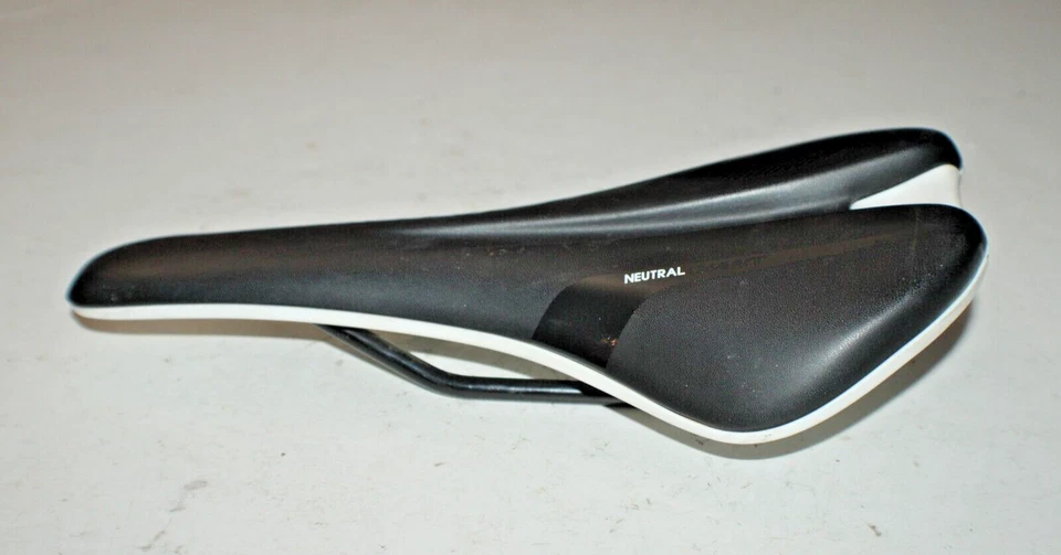 Sillín de bicicleta MTB Giant Neutral 275/135 mm negro turismo carretera grava CX remitente de EE. UU. Foto 4 de 4