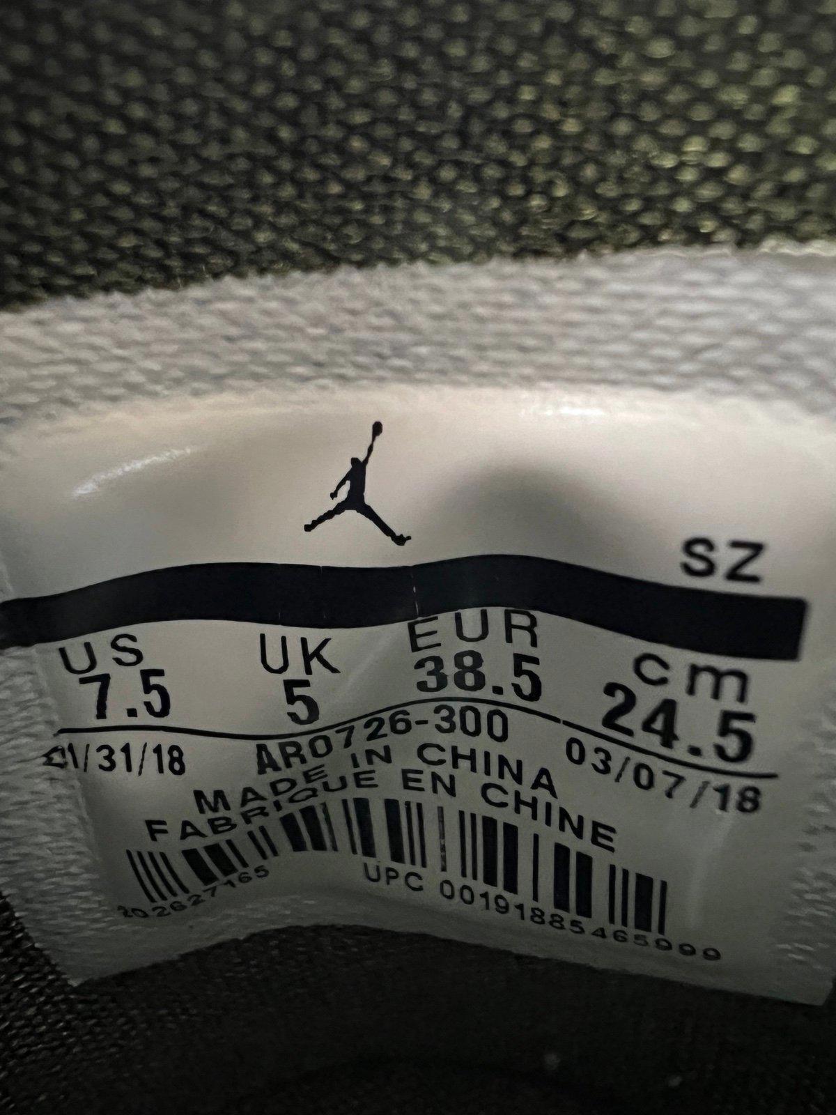 NIKE WMNS Air Jordan Future 'Olive Canvas' AR0726-300 Suede Shoes Women's 7.5 thumbnail 8