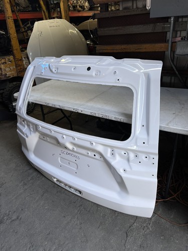 2021 2022 CHEVROLET TAHOE/SUBURBAN TAILGATE OEM USED - Picture 2 of 8
