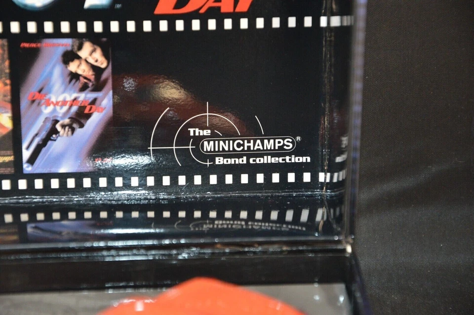 MINICHAMPS 1/43 JAMES BOND COLLECTION 40TH ANNIVERSARY COFANETTO 007 DIE CAST - Immagine 2 di 4