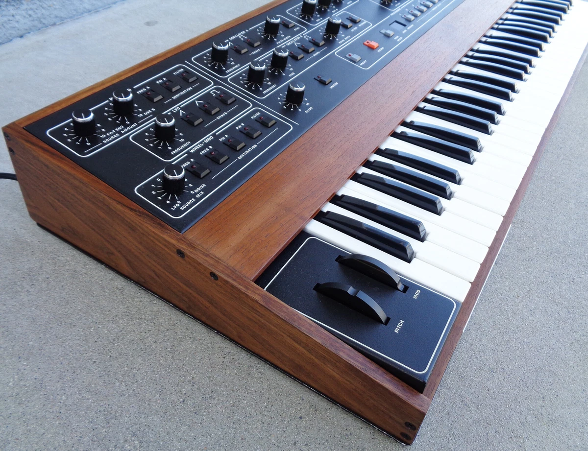Sequential Prophet 5 Rev3 61-Key 5-Voice Polyphonic