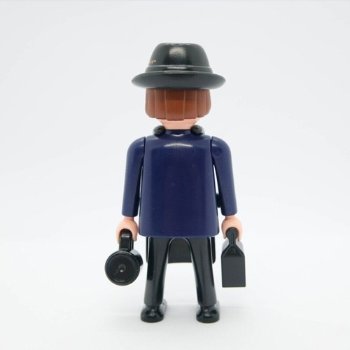 PLAYMOBIL X STARBUCKS Limited Edition Coffee Master Barista Jun Figure 70496 - Picture 6 of 7