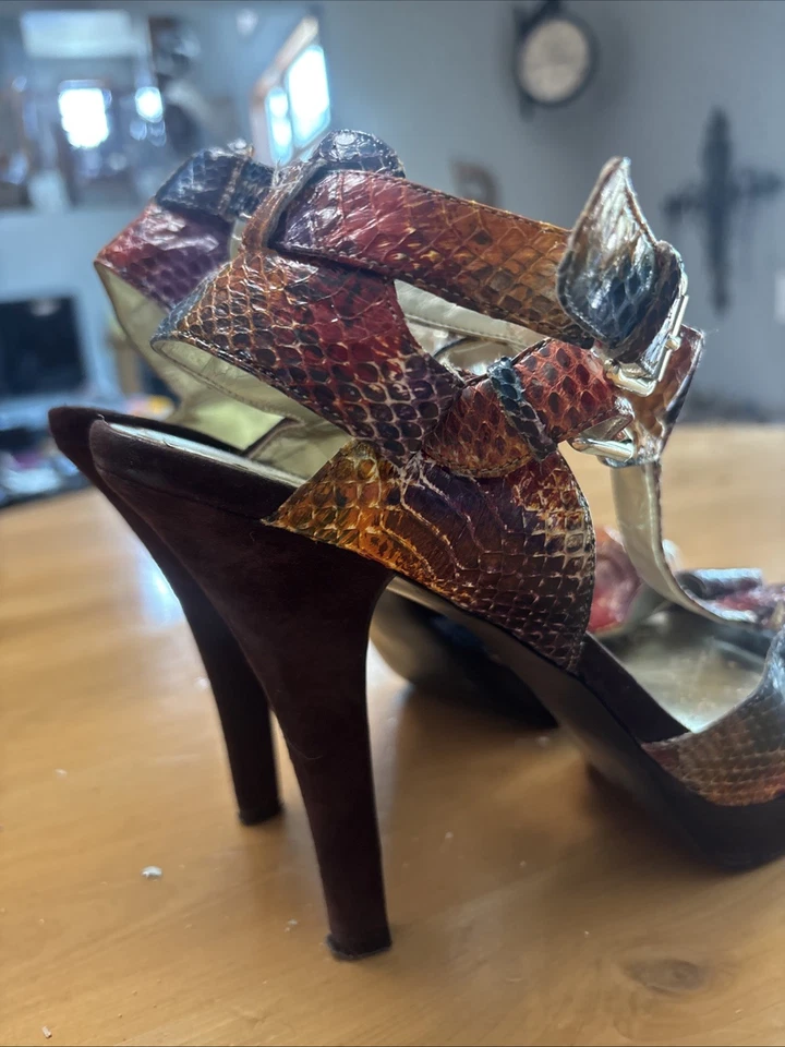 Sandalias de tacón BCBGirls con estampado de serpiente 9B/39 multicolor plataforma de aguja cósmica Foto 3 de 4
