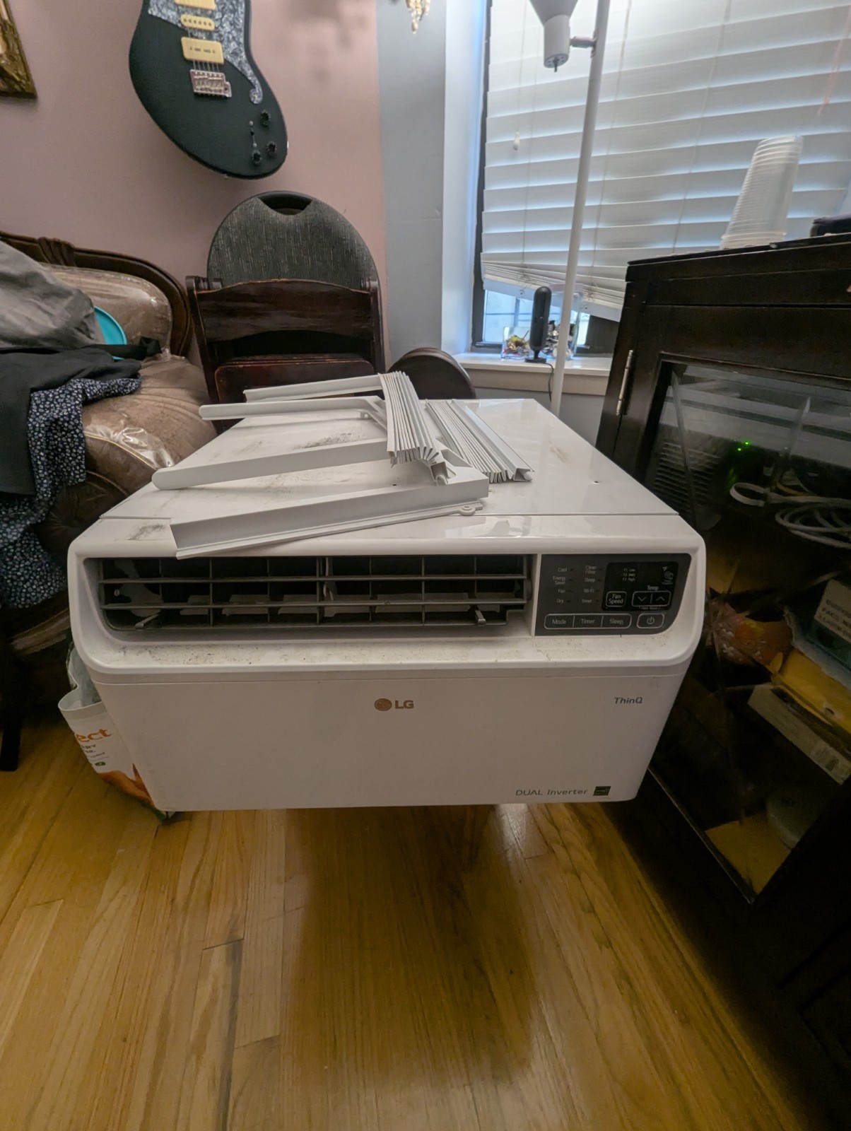 9,500 BTU LG Window Air Conditioner - Dual Inverter Thin Q LW1019IVSM