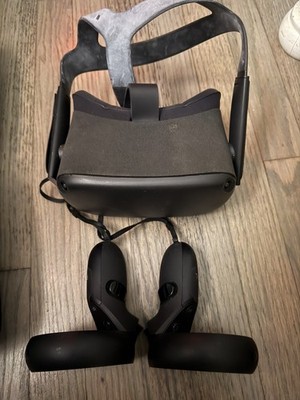 Oculus Quest 1 VR Headset w/ Controllers Charger Box Tested Factory Reset