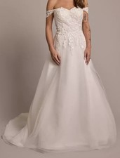 A-Line Soft White Size 10 Wedding Dress Style WG4113 From David's Bridal